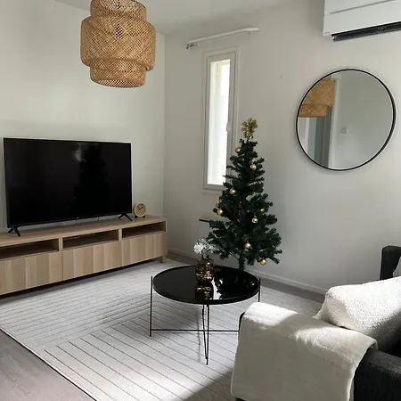 With Sauna And Backyard * Saarenkylä