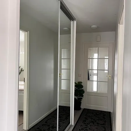 With Sauna And Backyard דירה