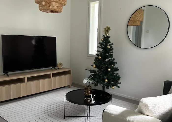 With Sauna And Backyard * Saarenkylä